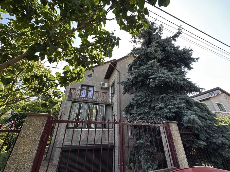 House in Odessa on 10 acres - swimming pool, green area and above