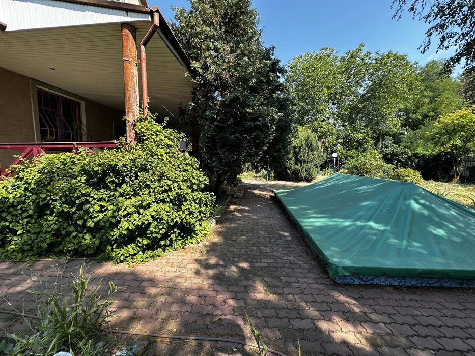 House in Odessa on 10 acres - swimming pool, green area and above