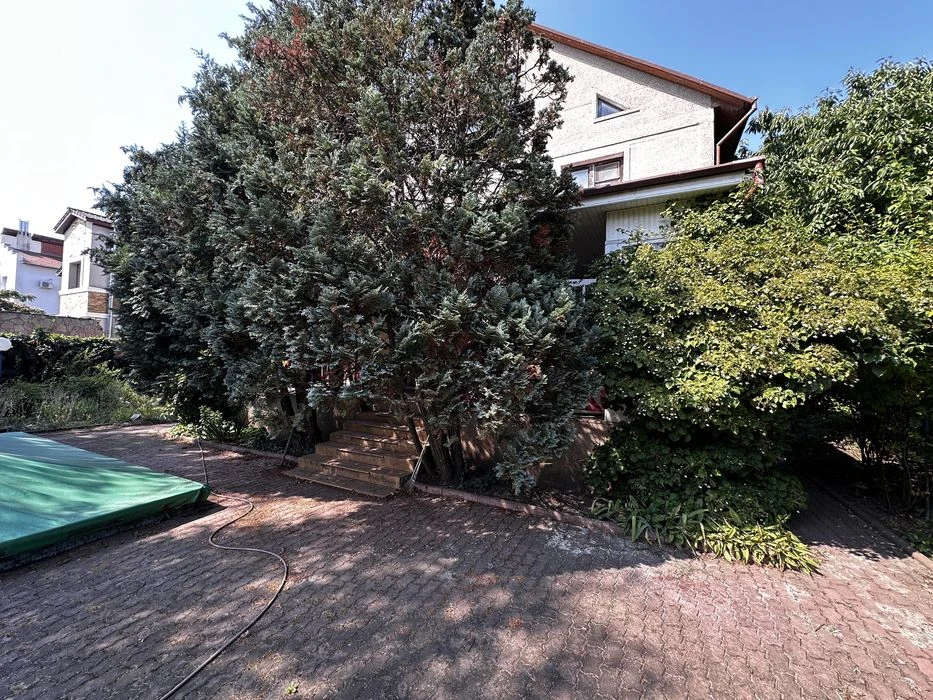 House in Odessa on 10 acres - swimming pool, green area and above