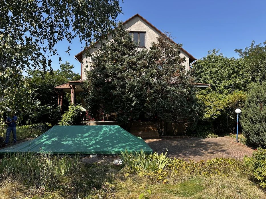 House in Odessa on 10 acres - swimming pool, green area and above