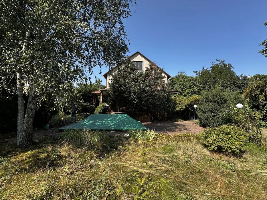 House in Odessa on 10 acres - swimming pool, green area and above