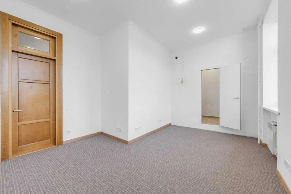 NO COMMISSION. 4-room apartment for sale 90 sq. m. Velyka Vasylkivska, 4
