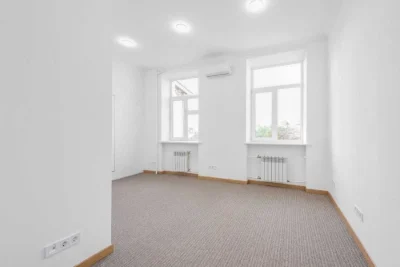 NO COMMISSION. 4-room apartment for sale 90 sq. m. Velyka Vasylkivska, 4