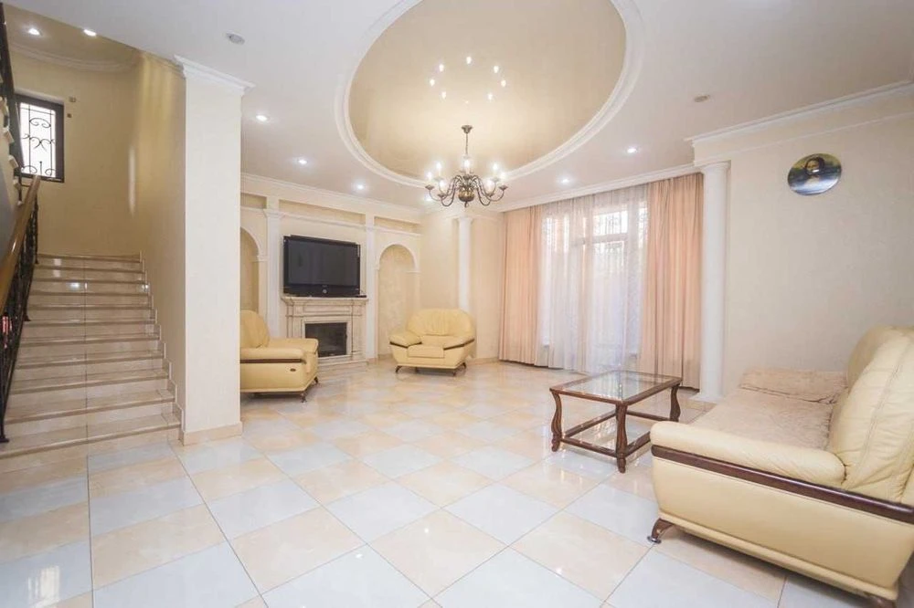 House on 6 acres! Empire! 9th century B. Fontana! 1A37