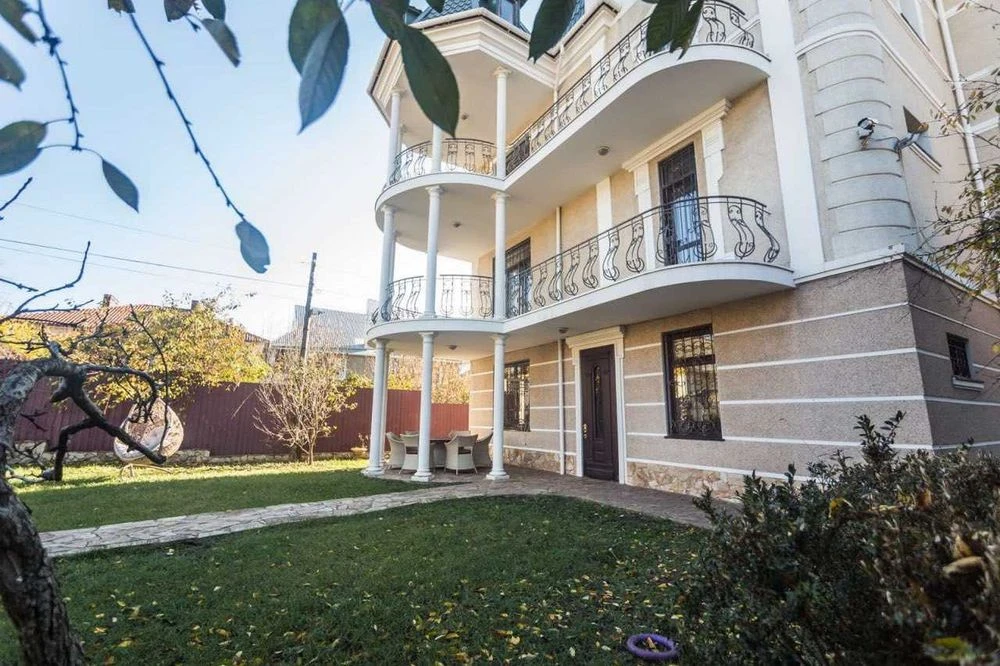 House on 6 acres! Empire! 9th century B. Fontana! 1A37
