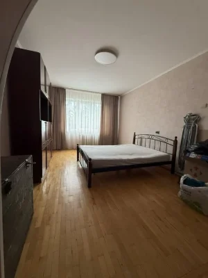 Продам 3-комнатную квартиру ул. Миколайчука.