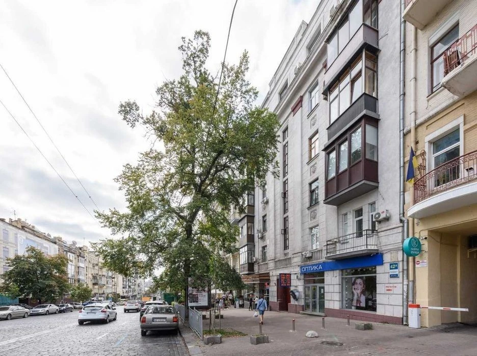 NO COMMISSION. 4-room apartment for sale 90 sq. m. Velyka Vasylkivska, 4