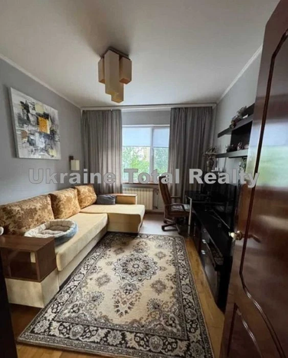 TROESCHYNA! 3-room apartment on Chervonoy Kalyna Avenue (