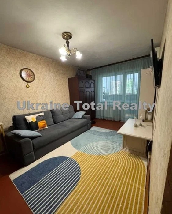TROESCHYNA! 3-room apartment on Chervonoy Kalyna Avenue (