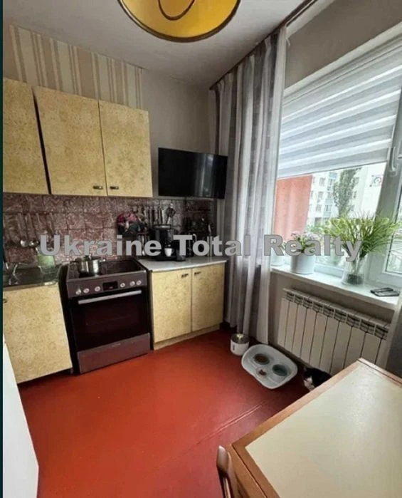 TROESCHYNA! 3-room apartment on Chervonoy Kalyna Avenue (