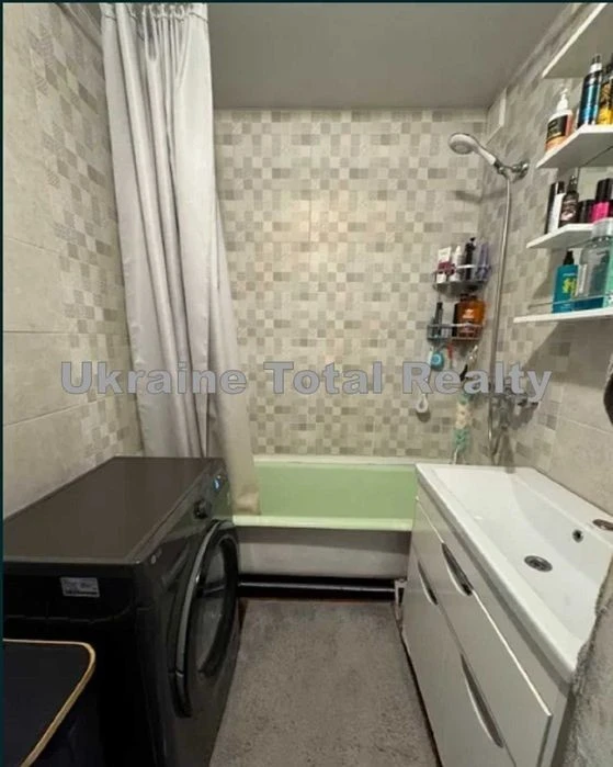 TROESCHYNA! 3-room apartment on Chervonoy Kalyna Avenue (