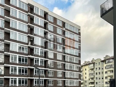 Продаж 2 кімн.квартира 83.20 м² 8/9 вул.Малоголосківська 135