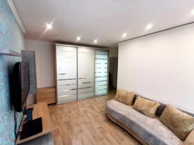 3-room apartment with renovation, Pivnichnokiltseva Street