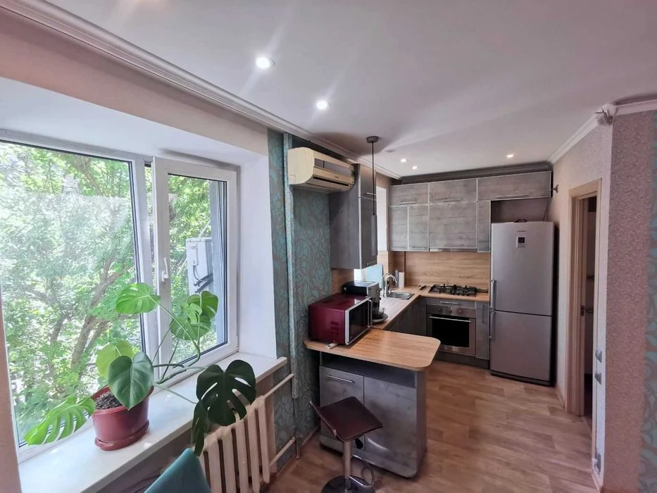3-room apartment with renovation, Pivnichnokiltseva Street