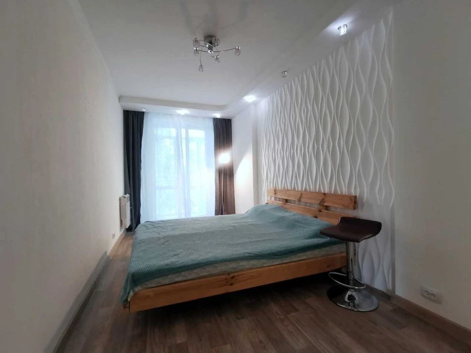 3-room apartment with renovation, Pivnichnokiltseva Street