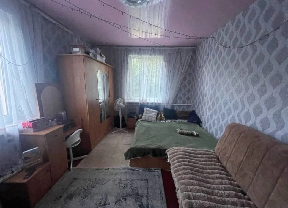 Продаж будинку з комунікаціями пр