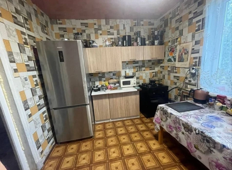 Продаж будинку з комунікаціями пр