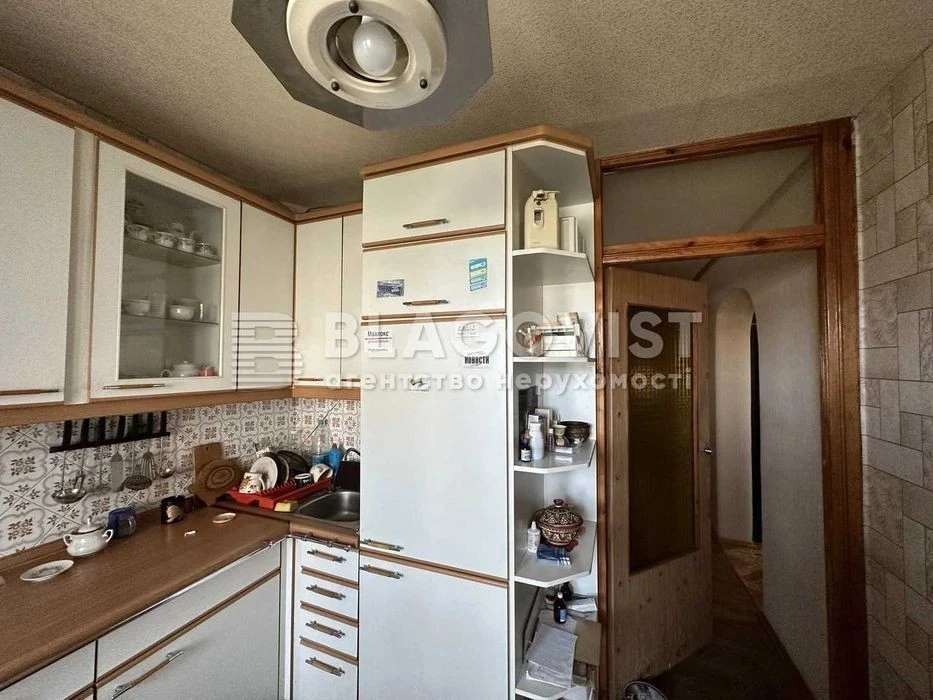 For sale 3-room Avtozavodska 93/Vyshgorodska brick with gas