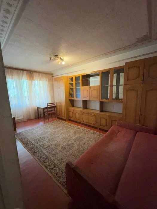 Sale of a 3-room apartment of 71m² in the center of Troyeshchyna, Ronalda Rey St.