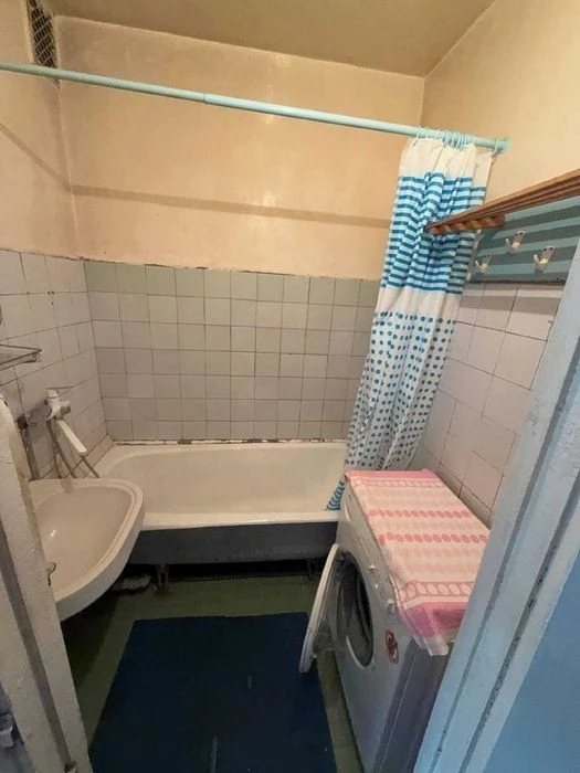 Sale of a 3-room apartment of 71m² in the center of Troyeshchyna, Ronalda Rey St.