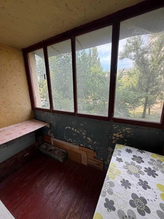 Sale of a 3-room apartment of 71m² in the center of Troyeshchyna, Ronalda Rey St.