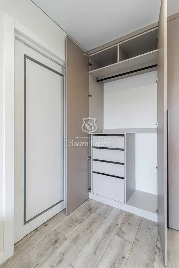 Продаж 1-кімнатної квартири 43 м², Русанівська наб., 16