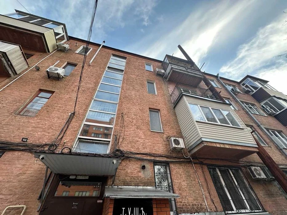 Продам 2-комнатную квартиру в центре на ул. Староказацкой (п