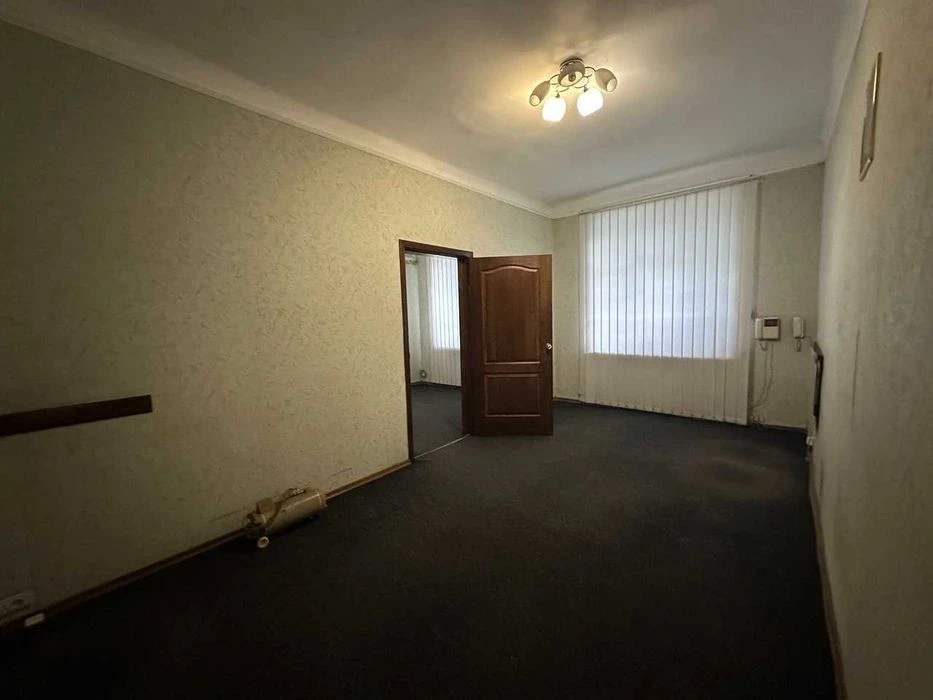 Продам 2-комнатную квартиру в центре на ул. Староказацкой (п