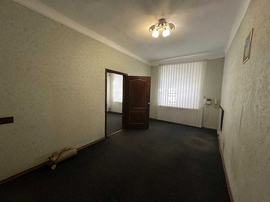 Продам 2-комнатную квартиру в центре на ул. Староказацкой (п