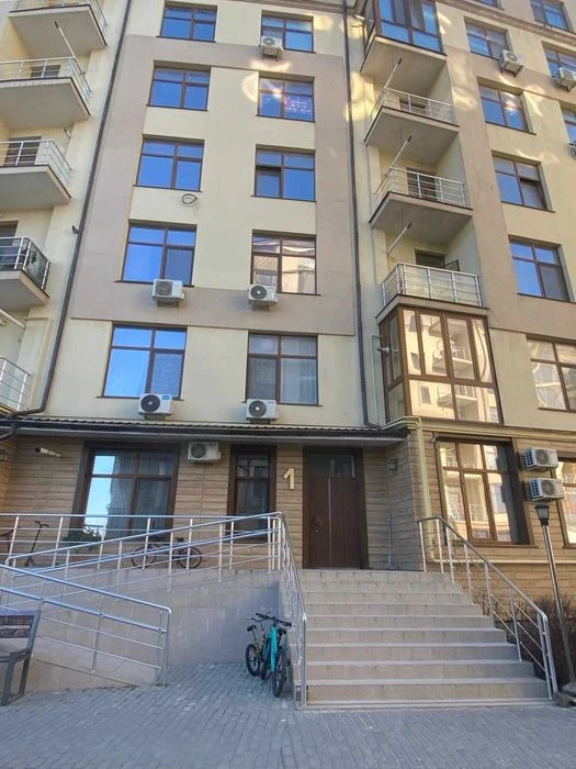 Продам 2 ком 62 кв.м квартиру с видом на море ул.Долгая
