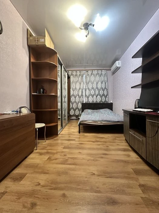 Hotel for sale, 5 minutes from Zashchitnikov Ukrainy metro station, horse market