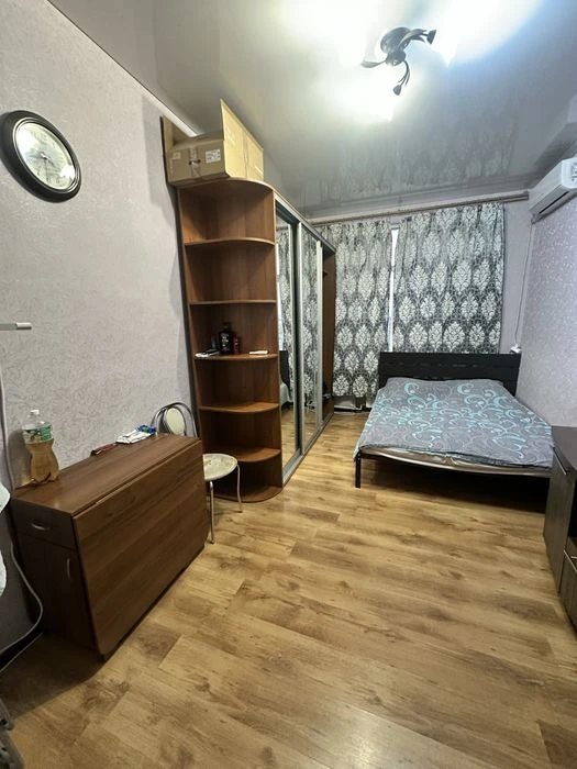 Hotel for sale, 5 minutes from Zashchitnikov Ukrainy metro station, horse market