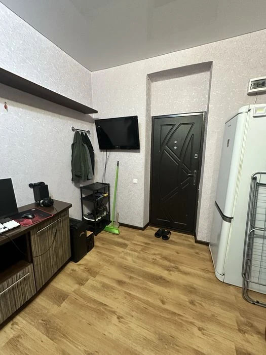 Hotel for sale, 5 minutes from Zashchitnikov Ukrainy metro station, horse market