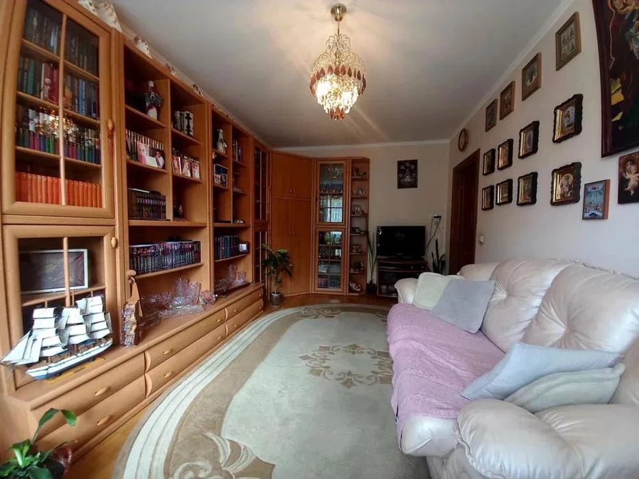 For sale 6-room apartment 166.70 m² 4/4c Kvitova St. $330,000