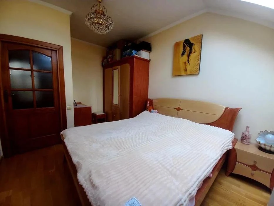 For sale 6-room apartment 166.70 m² 4/4c Kvitova St. $330,000
