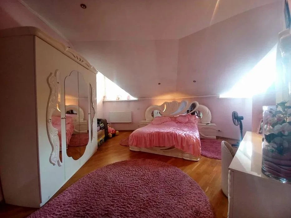 For sale 6-room apartment 166.70 m² 4/4c Kvitova St. $330,000