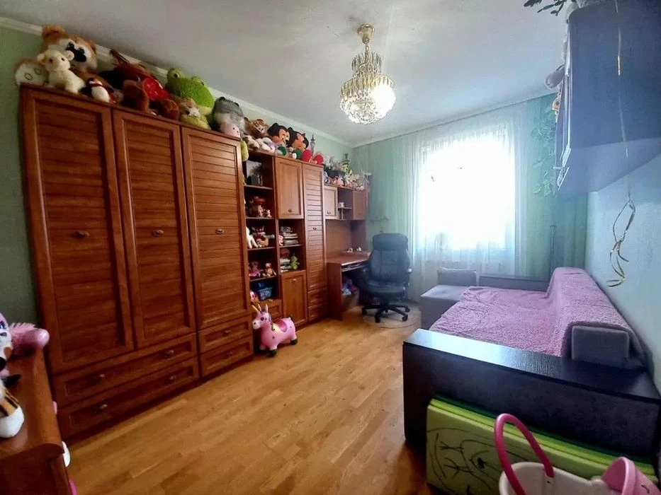 For sale 6-room apartment 166.70 m² 4/4c Kvitova St. $330,000