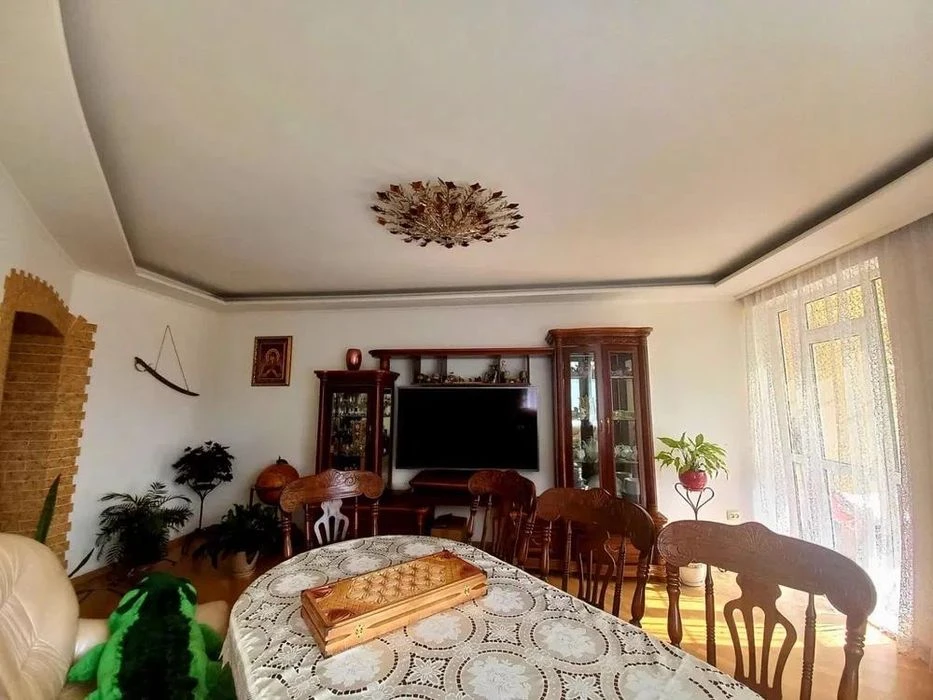For sale 6-room apartment 166.70 m² 4/4c Kvitova St. $330,000