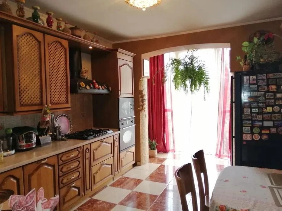 For sale 6-room apartment 166.70 m² 4/4c Kvitova St. $330,000