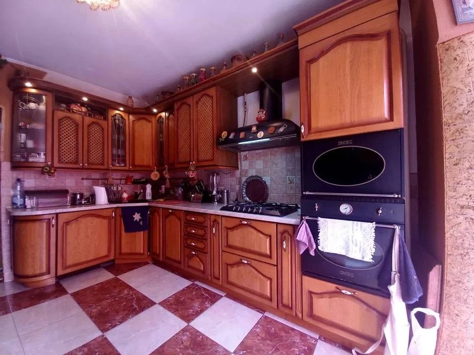 For sale 6-room apartment 166.70 m² 4/4c Kvitova St. $330,000