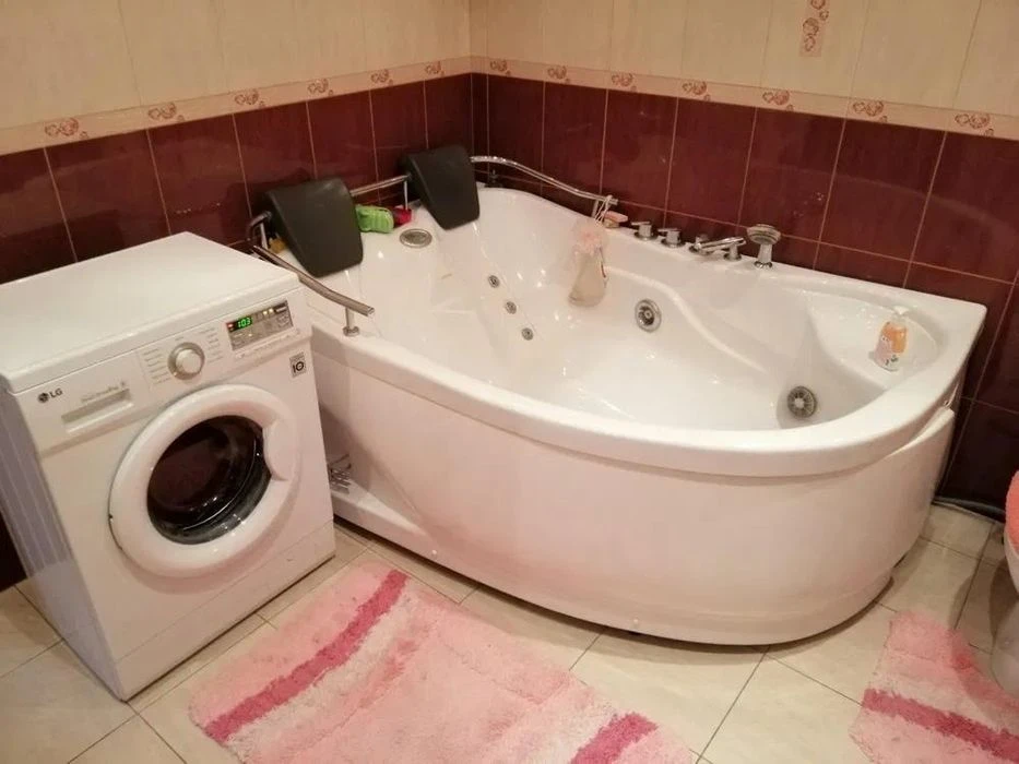 For sale 6-room apartment 166.70 m² 4/4c Kvitova St. $330,000