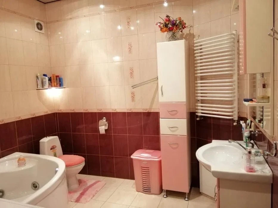 For sale 6-room apartment 166.70 m² 4/4c Kvitova St. $330,000