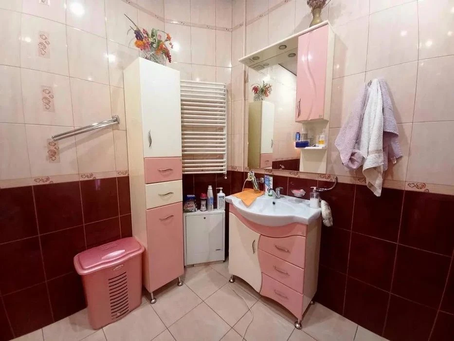 For sale 6-room apartment 166.70 m² 4/4c Kvitova St. $330,000