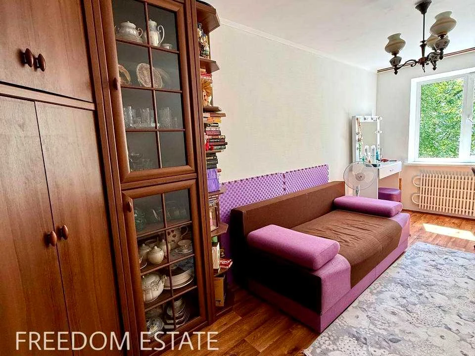 Apartment. Kharkiv, Traktorostudivnyky Ave.