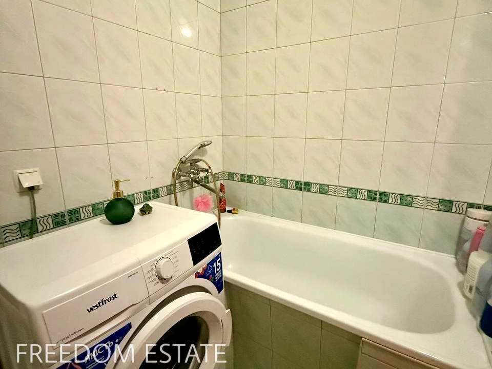 Apartment. Kharkiv, Traktorostudivnyky Ave.