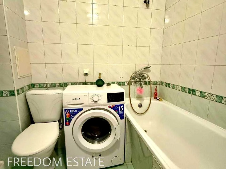 Apartment. Kharkiv, Traktorostudivnyky Ave.