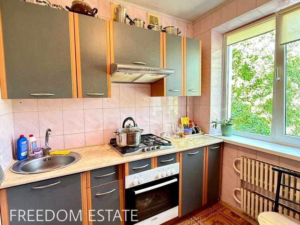 Apartment. Kharkiv, Traktorostudivnyky Ave.