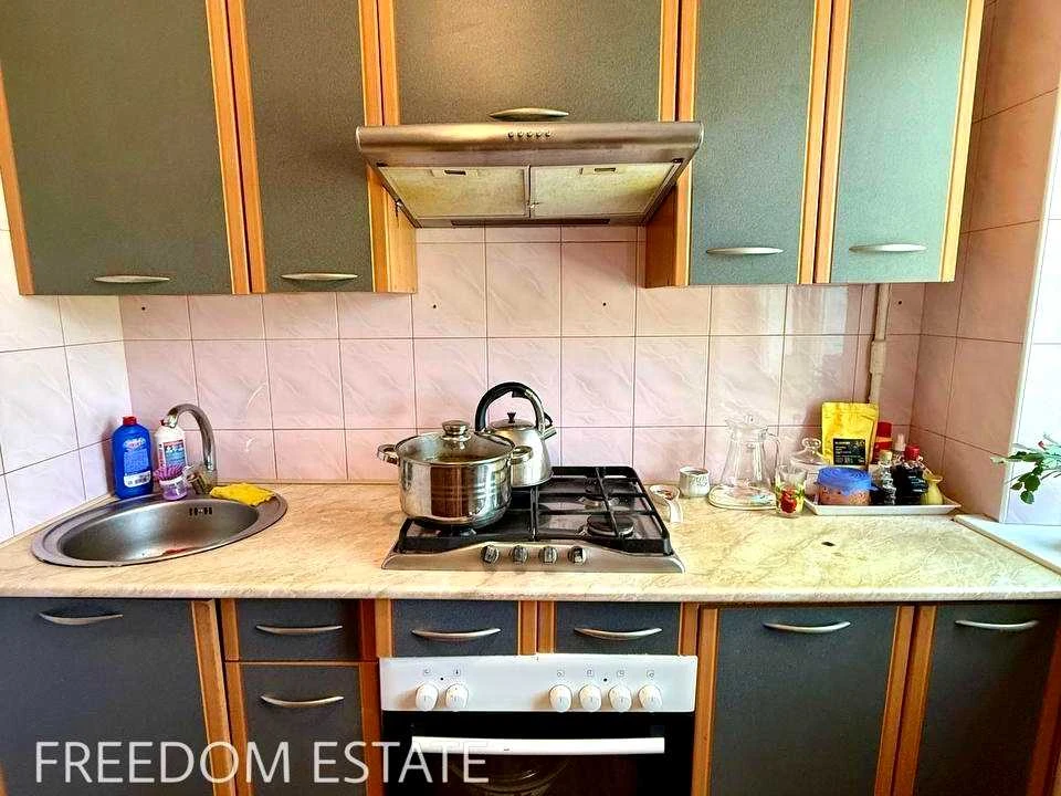Apartment. Kharkiv, Traktorostudivnyky Ave.