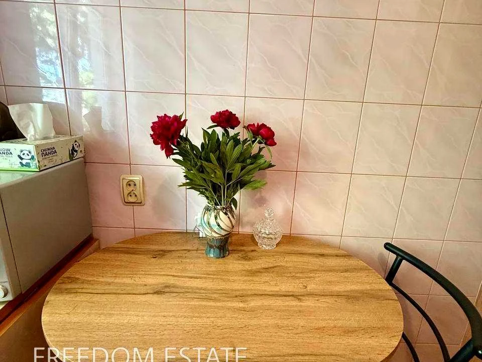 Apartment. Kharkiv, Traktorostudivnyky Ave.