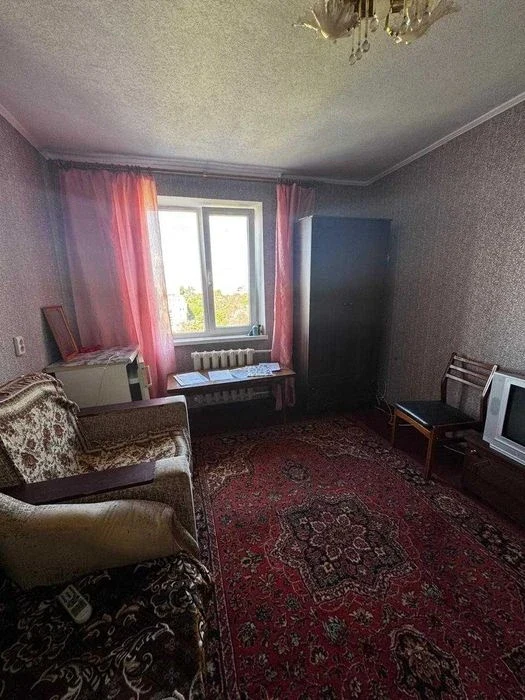 I'm selling a small hotel room at 107 Newton Street.